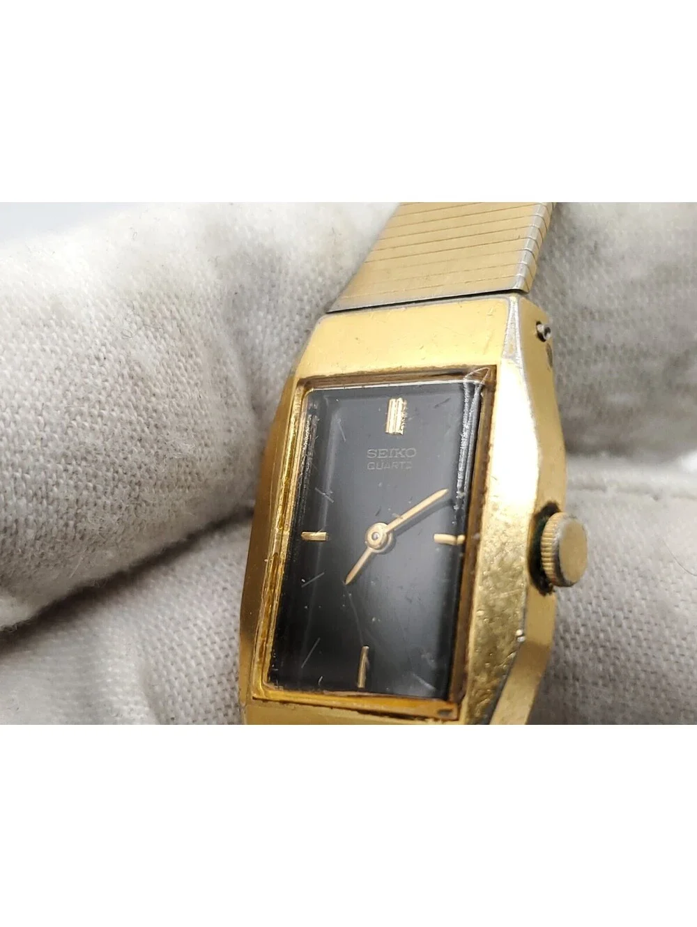 Vintage Seiko Quartz Watch Womens New Battery Gold Tone Black Dial 16mm